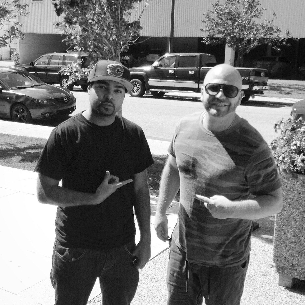 TomEMusic's tweet photo. Hangin' with the homie @KayL_Music. #BlackClouds #NewSingle #WorldWide #TeamWorkMakeDaDreamWork https://t.co/hVZe6Yeqgc