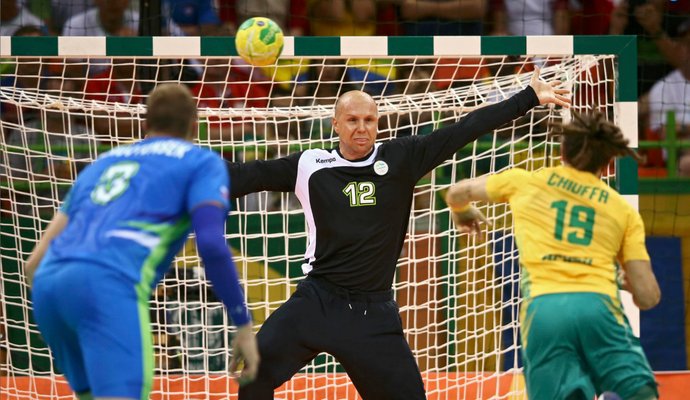ikmkoji's tweet photo. RT g1 "RT globoesportecom: Brasil sofre na defesa, cai para Eslovênia e perde a primeira no handebol mascu… https://t.co/LNwPpphM4U"#TimBeta