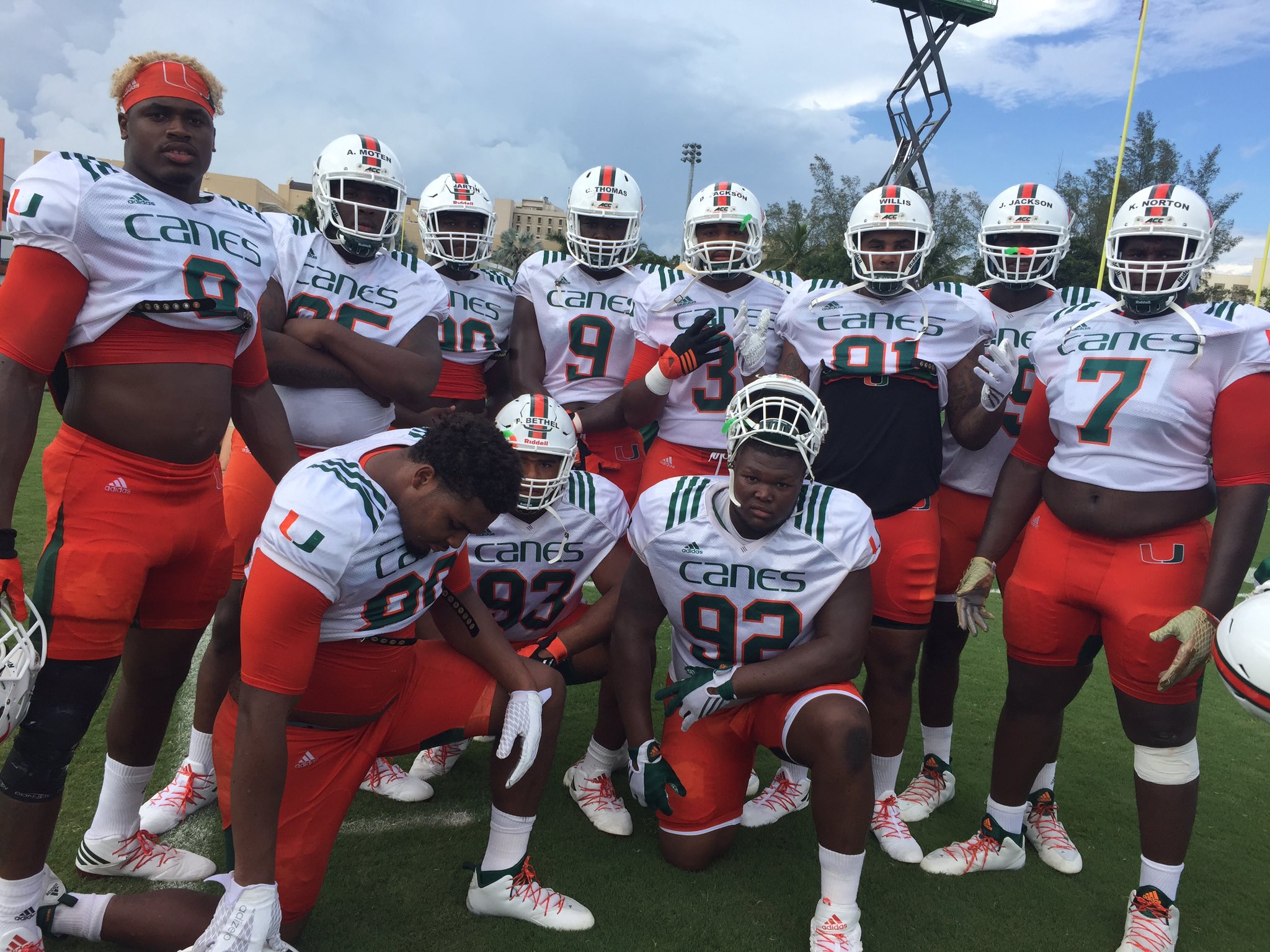 CpcoExzWcAAkjSs.jpg:large