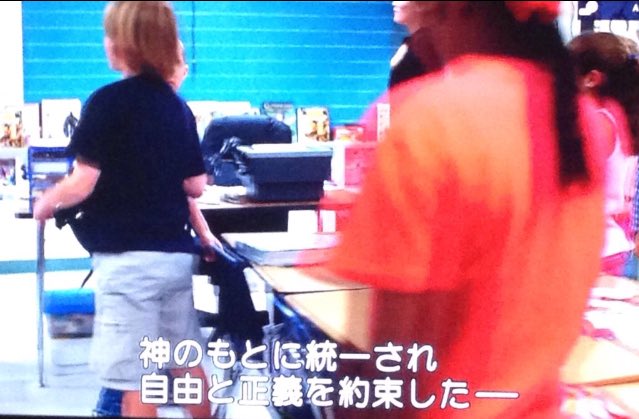 8610251023hana's tweet photo. ほら『6歳の僕が大人になるまで』の劇中で子供に国と州に忠誠を誓う唱和をさせてますよ。
何処の国でも公共心を養うため当たり前にやってる道徳教育じゃないんですか⁉︎ https://t.co/trvflHVkGO
