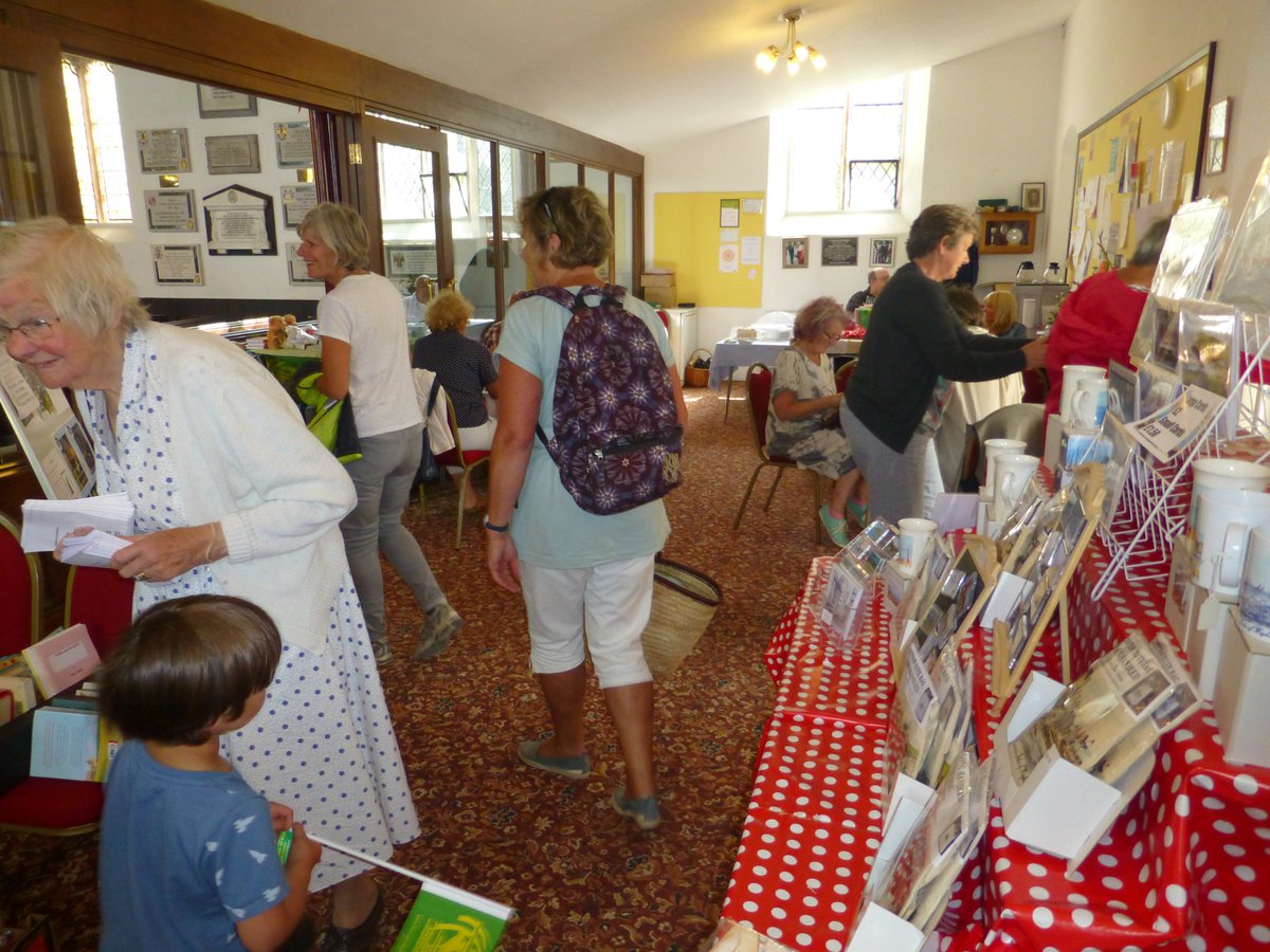 elisebarnard_uk's tweet image. Exhibiting at Holy Trinity church in Cowes today from 10-4 till Friday with Cowes Art group. Lovely refreshments.