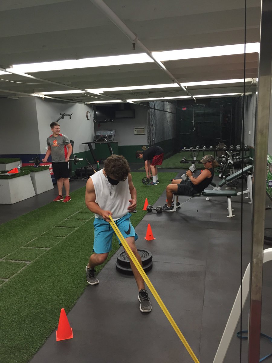 AzWOB's tweet photo. WOB'ers @nickleach15 @lheureux_max Ryan Westley &amp; Ethan Brown getting after it on a Monday night workout session! https://t.co/pdArzmZ1oD