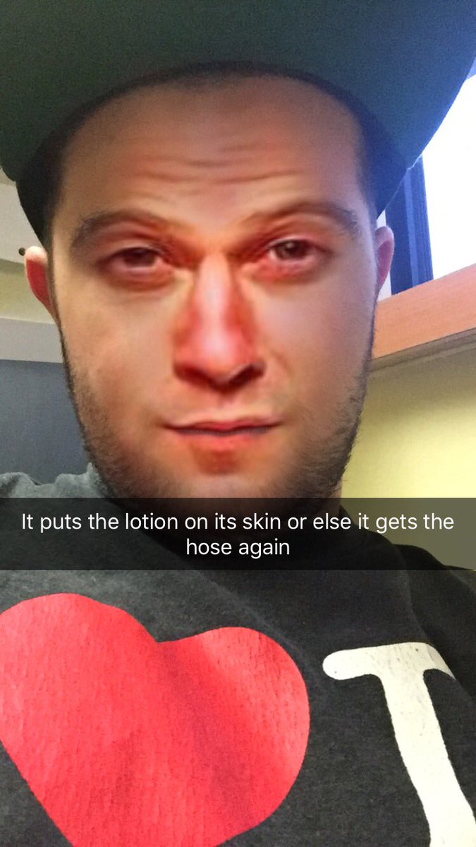 6ScubaSteve's tweet photo. Face swap done completely right https://t.co/CWqdYxFG9a