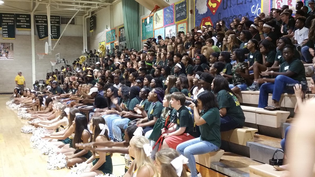 msedwards0210's tweet photo. @CSHSGators Camp Gator was a huge success! Welcome class of 2020 #swampaction https://t.co/bMtFm6mnPU
