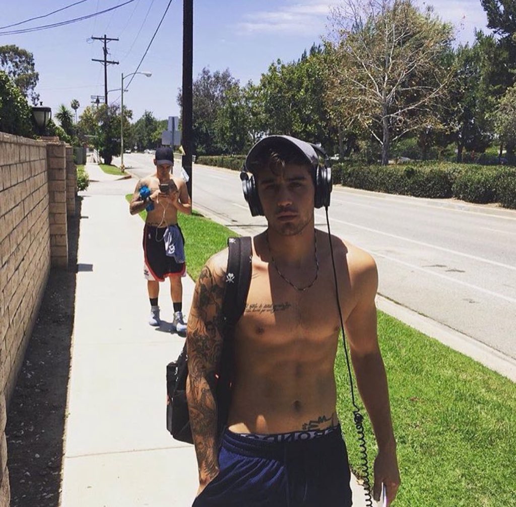 FckingFclse's tweet image. hot day in L.A.🔥