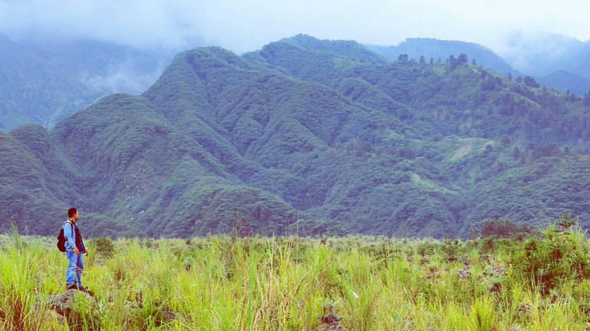 YogyakartaCity's tweet photo. Sudut indah #Yogyakarta :)
Panorama perbukitan lereng Merapi dari Kaliadem, Sleman.
#Jogja photo by fianbkl (ig) https://t.co/z0kGFOrhS7