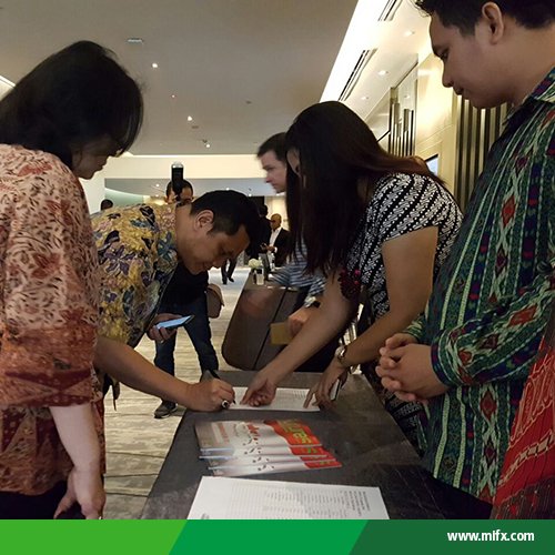mifx_indonesia's tweet photo. Semarak suasana #EMTS2016, para undangan telah hadir dan registrasi untuk mengikuti acara eksklusif ini. https://t.co/3LFis4UFw4