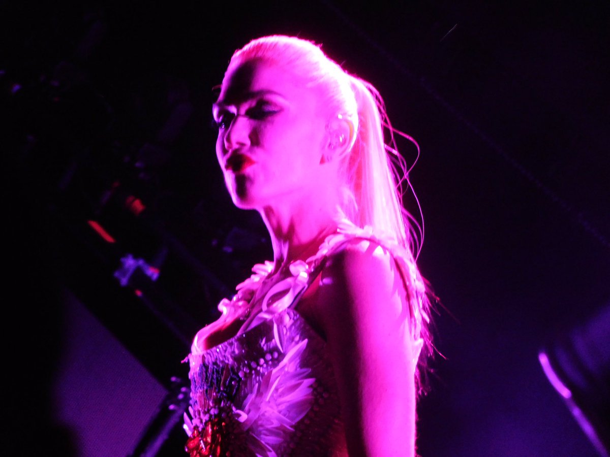 AmyBellmore's tweet image. #nothyperbole #bestshowever @gwenstefani @livenation