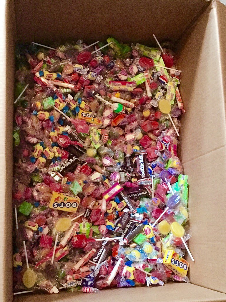 A box full of candy can only mean 1 thing: our youth cheer clinic is tomorrow! Can't wait to see our littles! 💕💪🏼🐝🎀