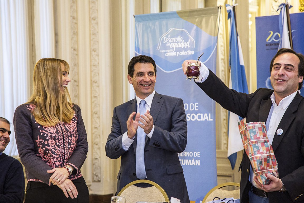 SandraMTirado's tweet photo. Gracias Gabriel Corbo x tu generosidad en las intensas jornadas d trabajo con los equipo d la Secretaria @cuidadosuy https://t.co/V3xoySSQ8A