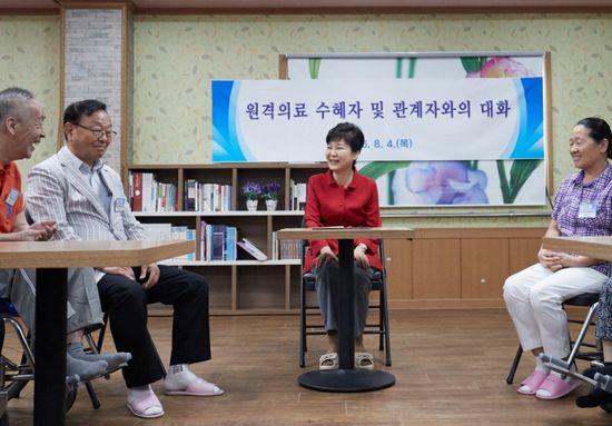 SACTIONBB's tweet photo. 원격의료 도입의 진정한 수혜자가 요양시설의 어르신? 의료접근성을 높이고 국민건강 향상이라는 뻔한 표현속 이면을 봐야합니다. https://t.co/sZ2m70zKPu @gombury https://t.co/tgdyCcqIfz