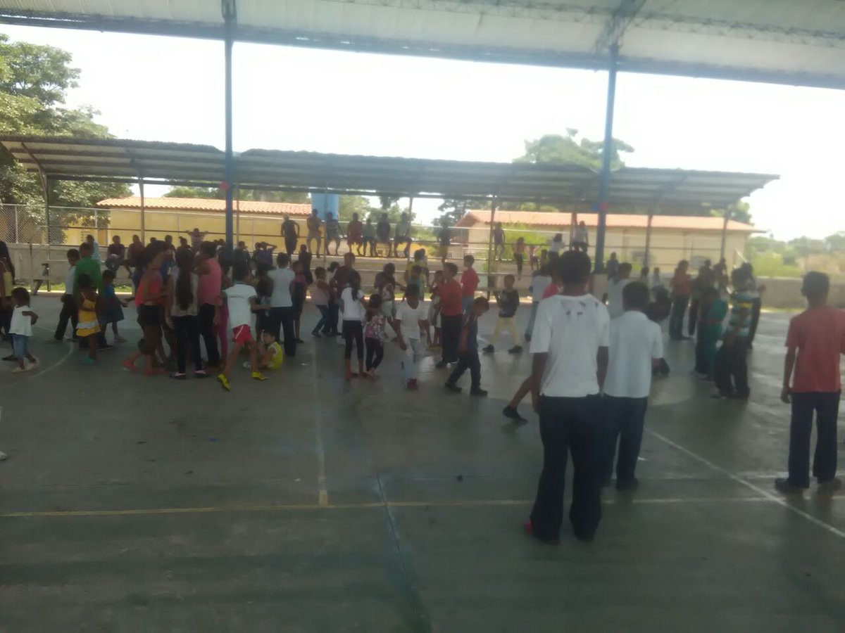 IdennaZulia's tweet photo. #Activad@s #PlanVacacionalComunitario2016 #2daSemana Mcpio Rosario de Perijá https://t.co/ktDNB3IjuJ