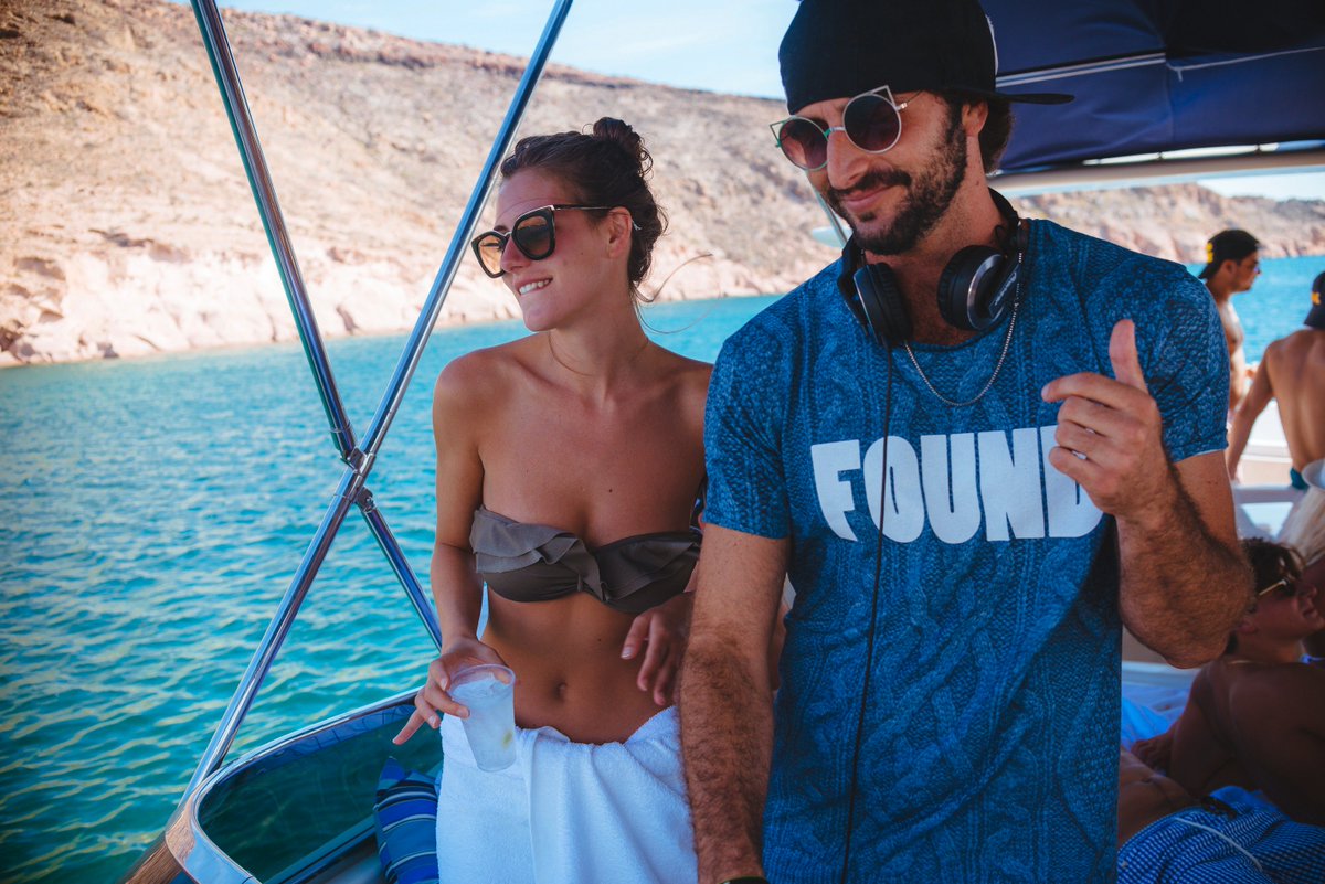 RevistaCosasMx's tweet photo. @santanauriel @aleguilmant @ColuDiaz @PIKIANAYA #MarDeCortes #TheYachtsetter2016 https://t.co/WJrbOspd6I