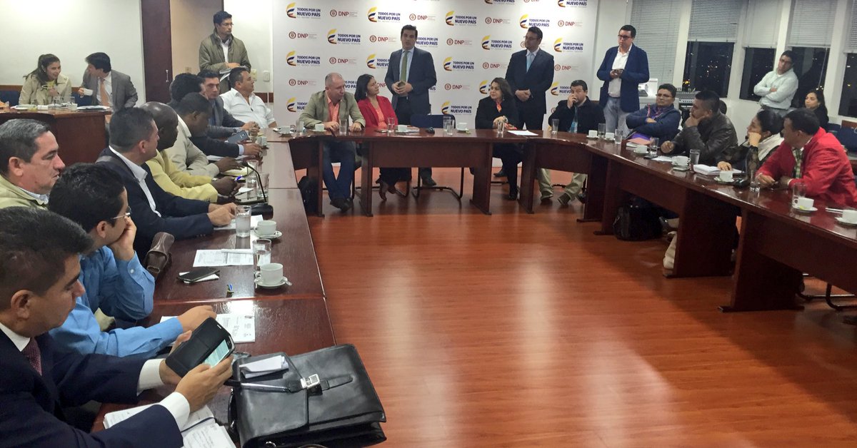 SimonGaviria's tweet image. Con 40 alcaldes de Caquetá, Tolima y Huila, explicando los beneficios de proyectos tipo e #InversionesEficientes