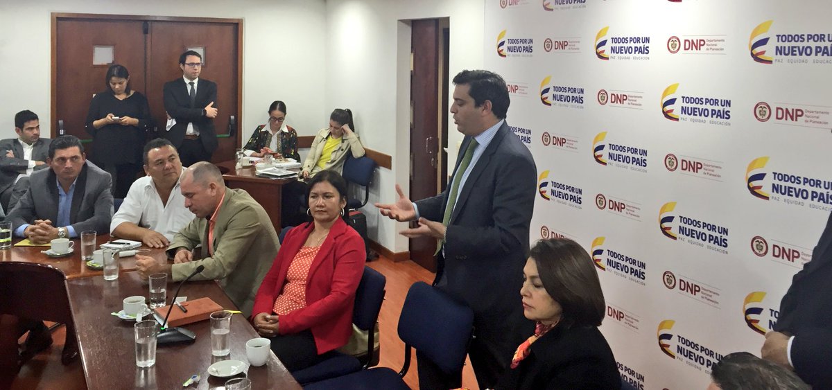 SimonGaviria's tweet image. Con 40 alcaldes de Caquetá, Tolima y Huila, explicando los beneficios de proyectos tipo e #InversionesEficientes