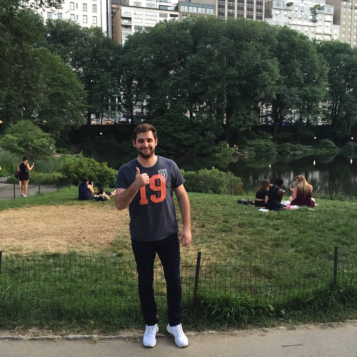 FalleNCS's tweet image. Central Park - NY catching pokemons. Gyarados on the way