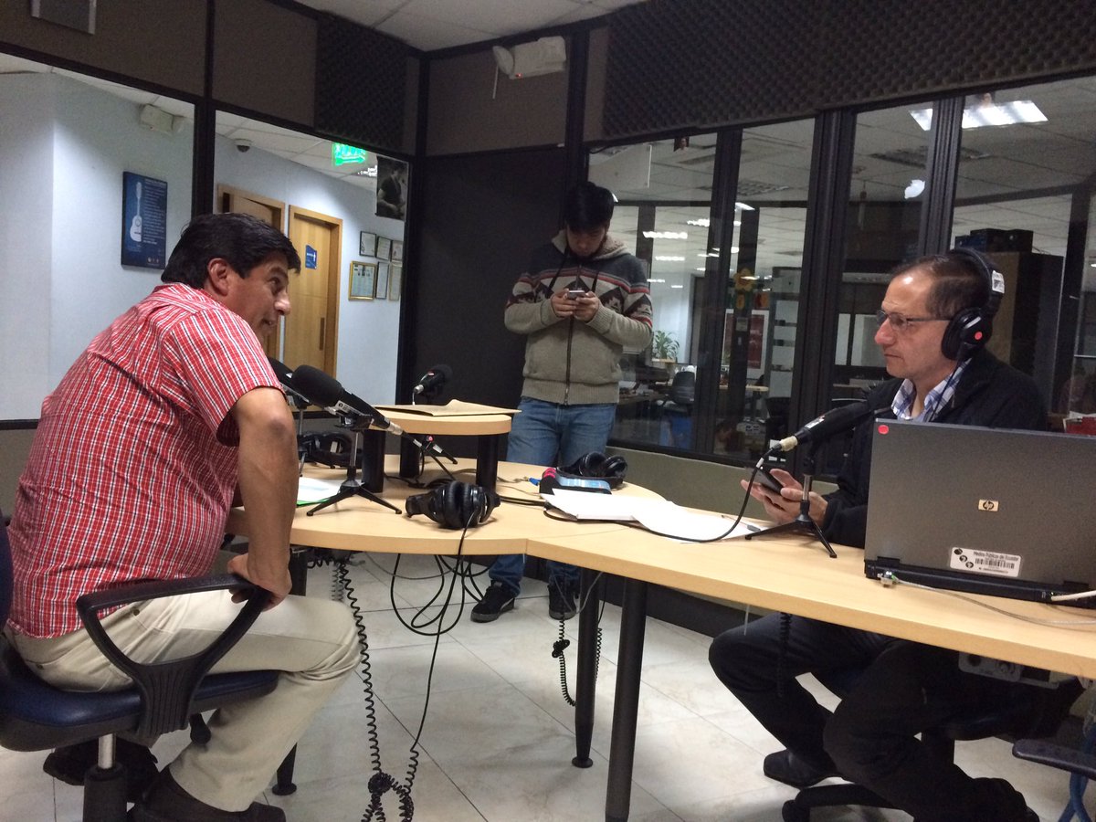 RedMaestrxsRE's tweet photo. Entrevista a @WilmerSantacru3 por @radiopublicaEC . Seguimos defendiendo este proceso revolucionario. https://t.co/mEHHc3pnD8