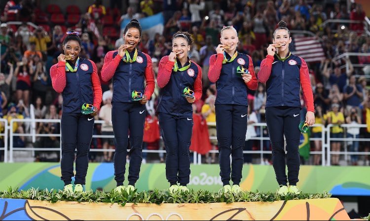 LaurieHernandez's tweet image. #FinalFive 🏅🇺🇸 So extremely proud of my team❤️💙
