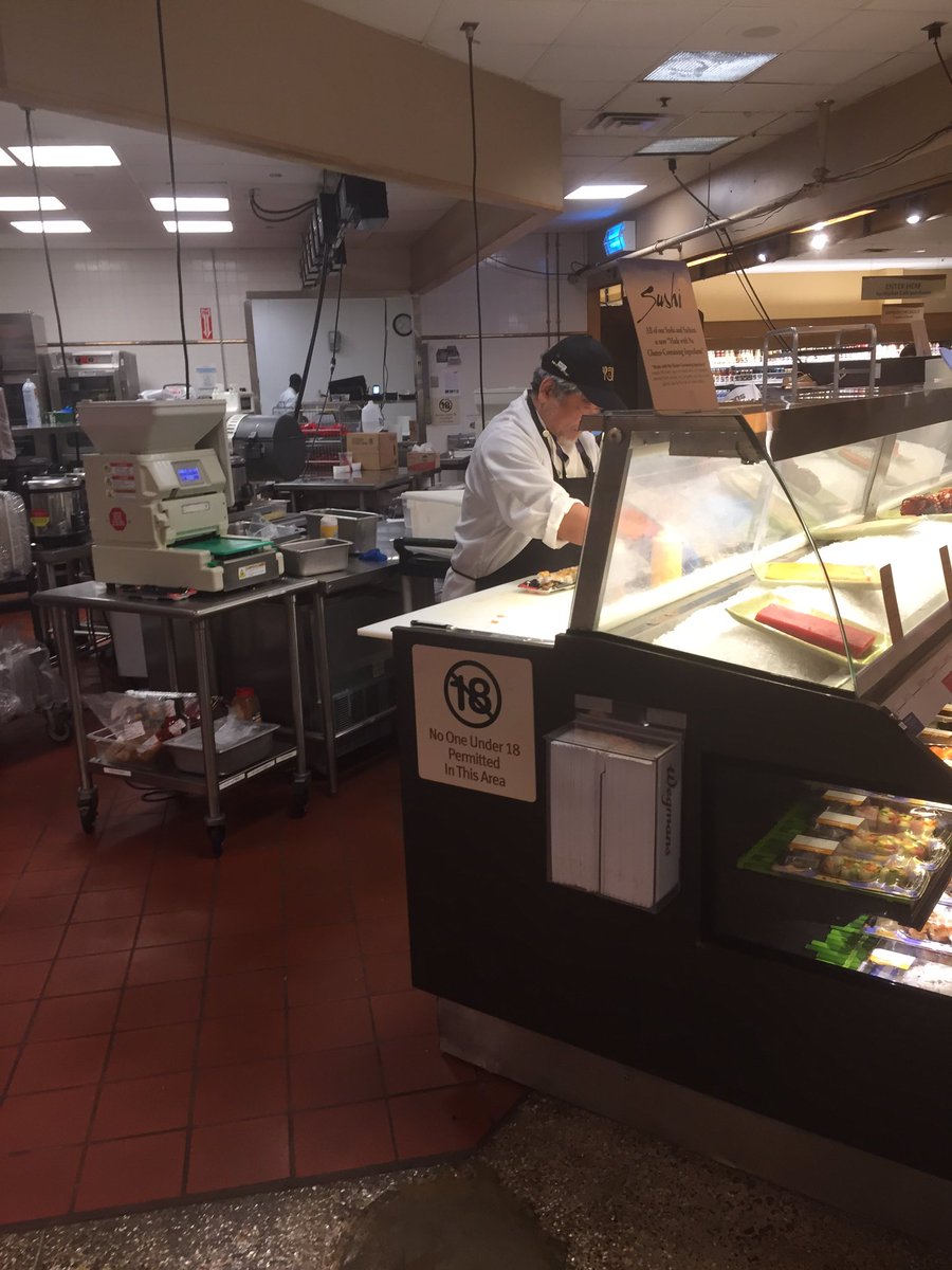 melycatsmelycat's tweet photo. Bae (~❤️wegmans❤️~) kept me waiting for my California rolls today #30minutes #cmonbae #worththwait 😩😩😩😩💦💦💯💯 https://t.co/RfO56g5cFI