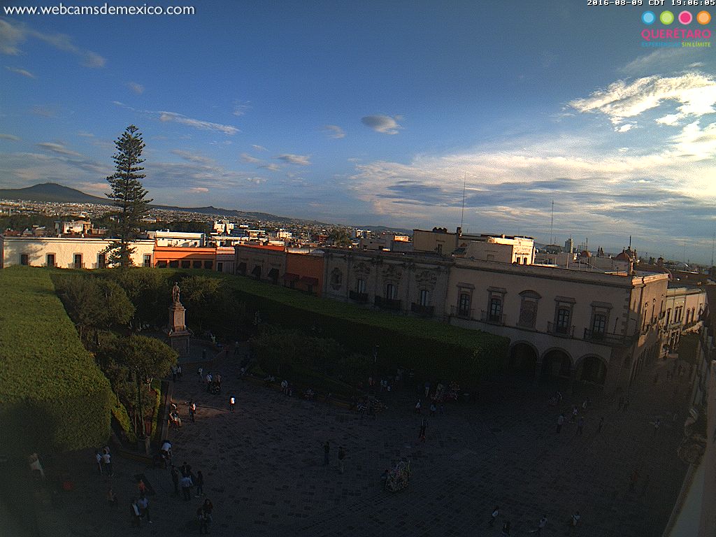 webcamsdemexico's tweet photo. Soleada tarde para #Querétaro, así luce desde su Plaza de Armas en este momento. Temperatura 24º C. Vía @QroTravel: https://t.co/rwVN5YHYjP