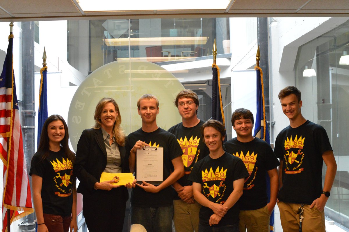 FRC2169's tweet image. @FIRSTweets We met with @alfranken staff yesterday, and we are working to #MakeItLoud! #DeansHomework2016