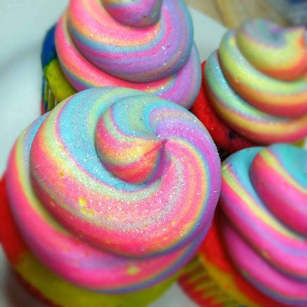 ItsFoodPics's tweet photo. Rainbow #cupcakes https://t.co/ywVtqQYjVP