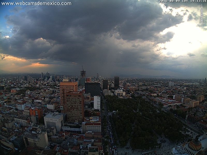 webcamsdemexico's tweet photo. Así luce la lluvia en este momento al Poniente de la Ciudad de México #CDMX. Vista Torre Latino: https://t.co/SvYYwjpB8e