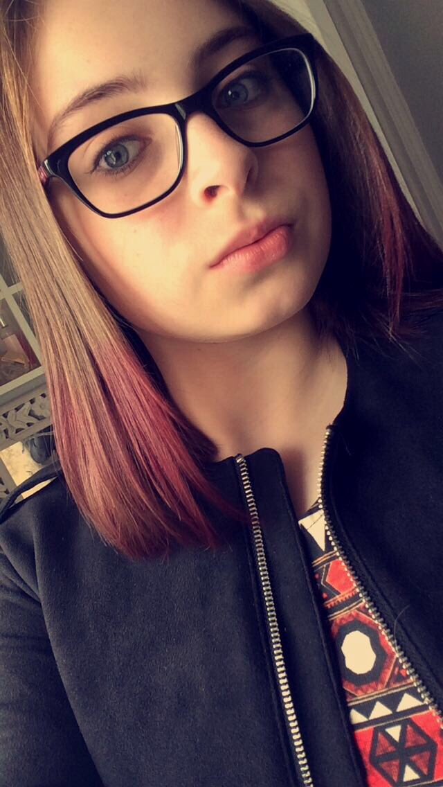 lovinherwasrecl's tweet image. #AskMar do you like my B-26 earrings and Aria hair?