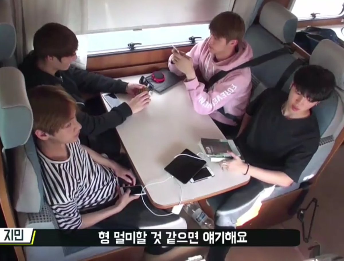 찜 : 나랑 자리바꿀사람ㅠㅠ
진 : 나
홉 : 내가바꿀게
꾹 : 나랑바꿀래요?
태 : 이미벨트정리
지민이랑 같은방향에 앉은애들은 왜바꿔주는거야ㄱㅋㅋ 우선그냥 지민이가 멀미한다니깐 무작정 바꿔줄라구 다정보스들♥