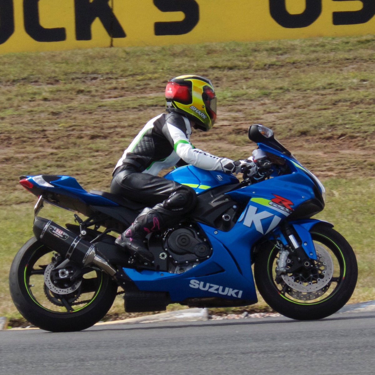 peterhird710's tweet photo. Some snaps from the @StayUpright15 Ladies Course last weekend. #ladyrider #bikebabe #stayupright https://t.co/WkM4KMIGKj