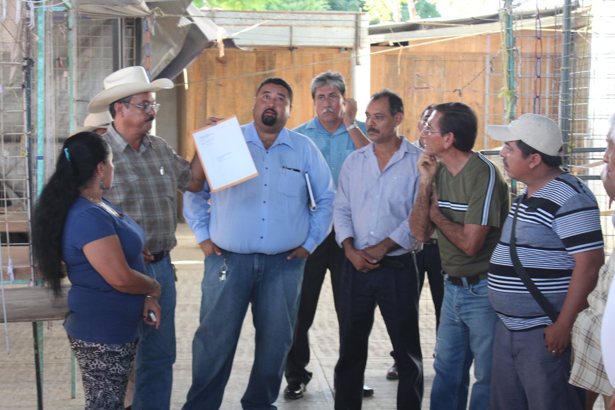 GobCandelaria's tweet photo. Ante locatarios del mercado @ChavaFarias1 anuncia inversión federal × + d $29 millones para construir nuevo mercado https://t.co/AWhVnwakTi