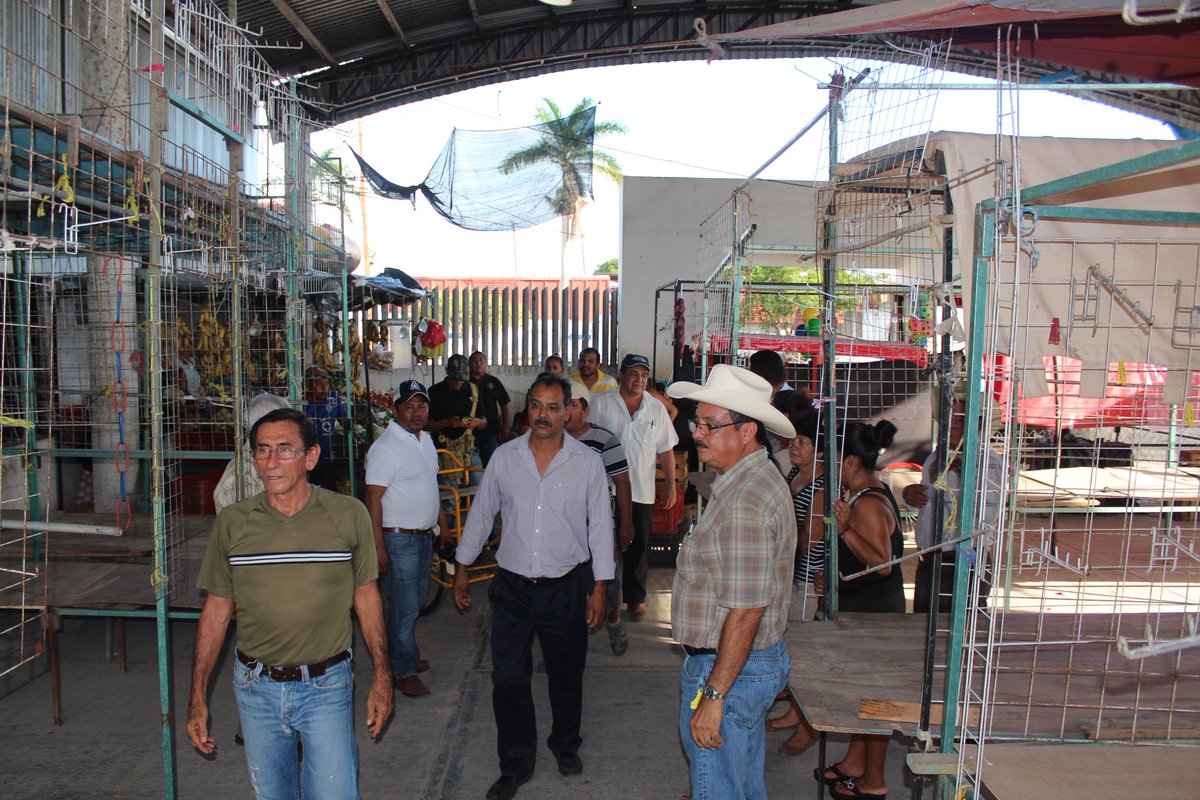 GobCandelaria's tweet photo. Ante locatarios del mercado @ChavaFarias1 anuncia inversión federal × + d $29 millones para construir nuevo mercado https://t.co/AWhVnwakTi