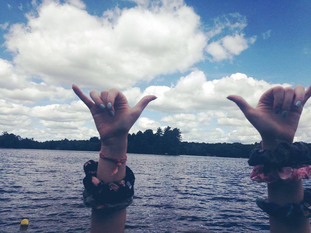 ezzylynn's tweet photo. Hang Looseโฎ #BATakeover
.
.
.
.
.
.
.
.
#EzzyLynn #CottageLife #ScrunchieTime #SummerSixteโฆ https://t.co/T8e99Gl3Et https://t.co/wU6SRKp91z