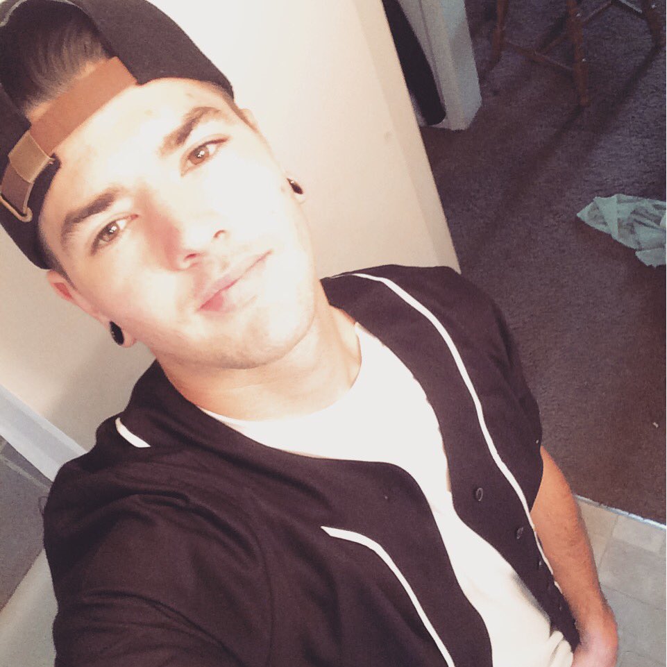 SlammDaniels's tweet photo. What's poppinnn . 💯💪💪👊 https://t.co/JZ5eV7L1OT