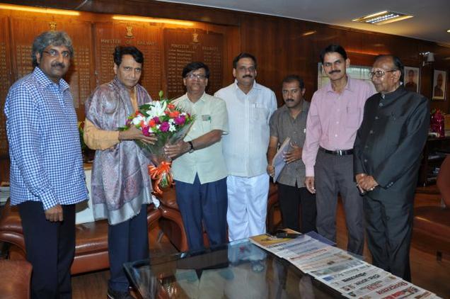 RailMinIndia's tweet photo. Karnataka to partner with Railways for railway engineering course.
https://t.co/55rku6e6Yr https://t.co/5uHxeUx7Wd