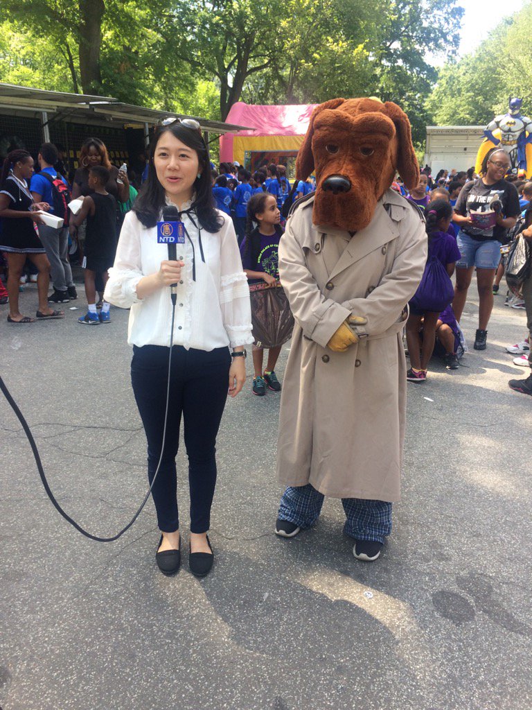 McGruff poses with NTD reporter at <a href="/NYPDPBMN/">NYPD Patrol Borough Manhattan North</a> Harmony Picnic <a href="/NYPDauxiliary/">NYPD Auxiliary</a> <a href="/NYPDauxiliary/">NYPD Auxiliary</a>