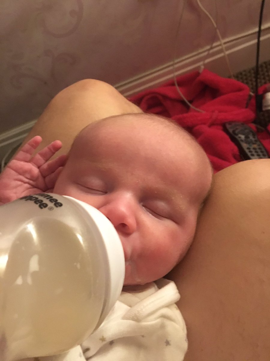 Brandysmack's tweet photo. Asoon as I get to sleep this devil wakes me up https://t.co/EMaQmvSHHz