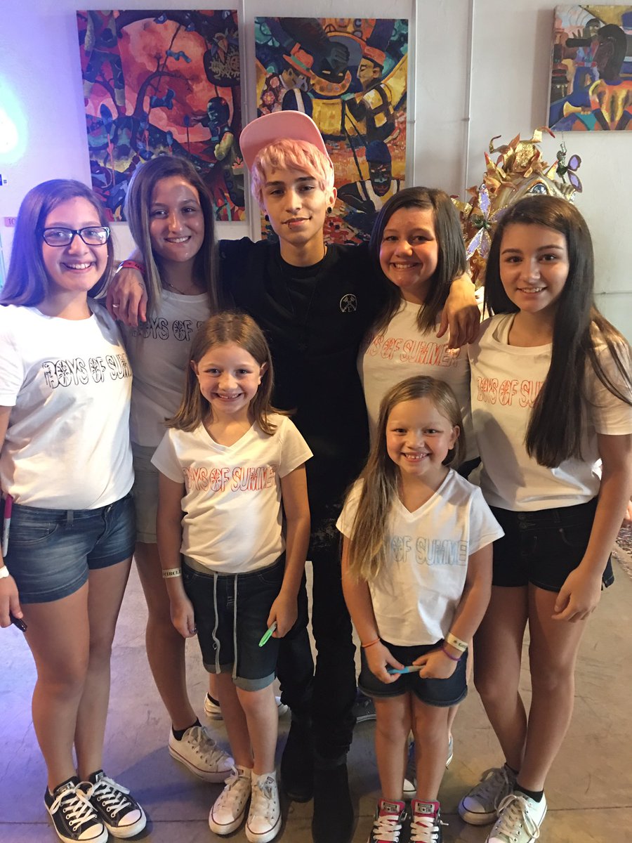 STlRFRY's tweet photo. HAPPY BIRTHDAY DADDY DIEGO!! i miss you so much 😭💗 #DiegosBirthdayParty #BOS16  @diegosaurs_ https://t.co/VETNtYp5jd