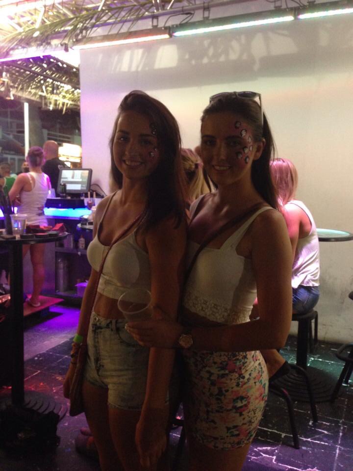 jacqui224l's tweet photo. Why is life unfair I want to be with my @3kimlawton all the time 😭😭 too much missing 💔💞💞💞 https://t.co/h5BsG5HjSM