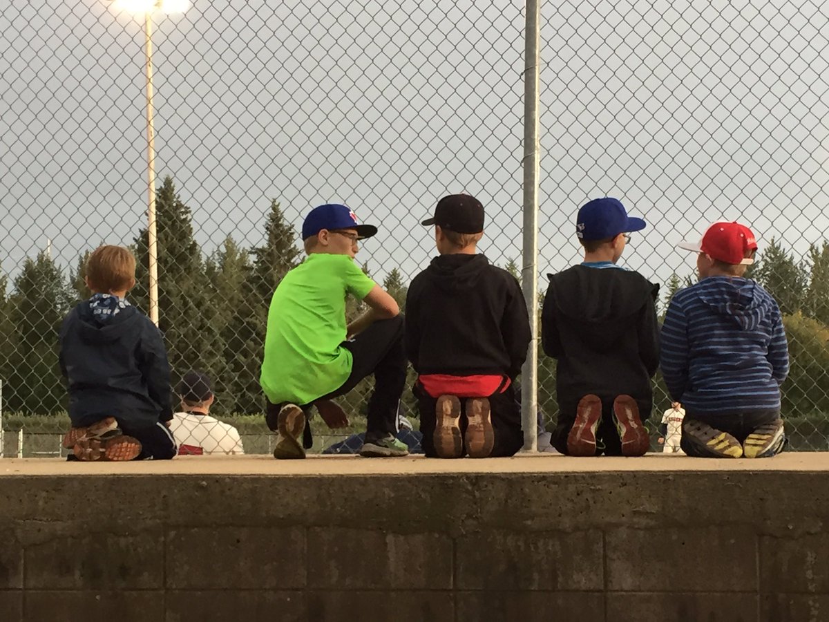 TryNotJustDo's tweet photo. Future #Riggers😀 @RedDeerRiggers. It's the best spot to watch!! https://t.co/iCj8UzmmsV