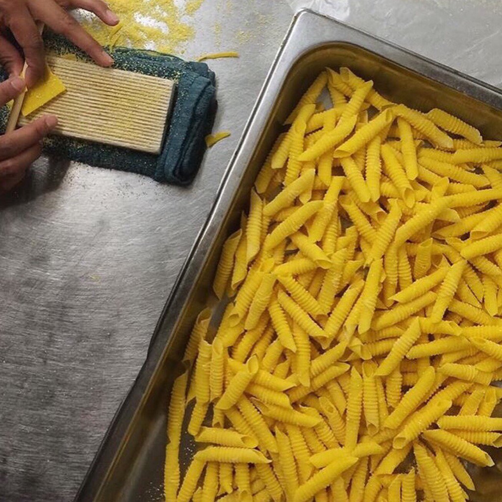 OsteriaMozza's tweet image. Details all around. #pastagamestrong #summerpasta #mozzaplex #pastaparty 👆🏼👏🏼