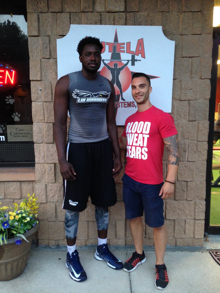 rc_basketball's tweet photo. @rc_basketball alum and @LIUBasketball "G" Cisse back healthy and working on strength and mobility w/ @ChrisTutela https://t.co/wHopTmnwkz