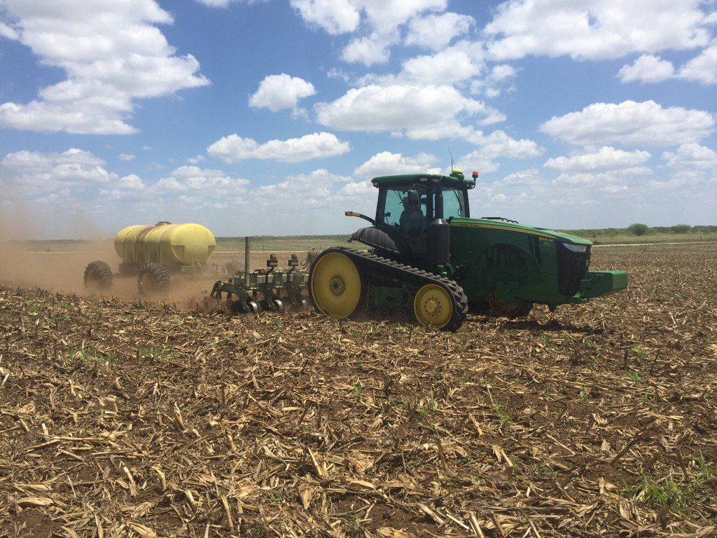 RBoening's tweet photo. #2016crop coming to an end in south tx. #2017crop is already starting. Strip tilling liquid fertilizer. #farm365 https://t.co/sYp47zuTxy