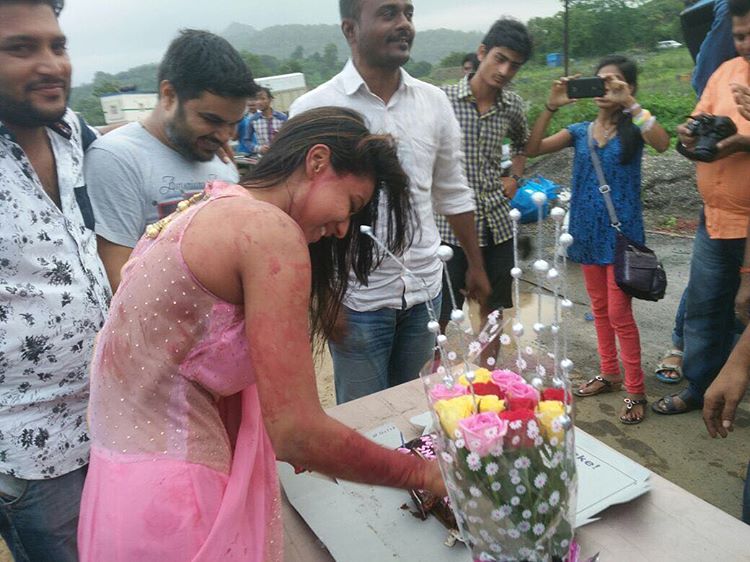 The cast of #JamaiRaja throw a farewell party for <a href="/Theniasharma/">NIA SHARMA</a>! 
#niasharma