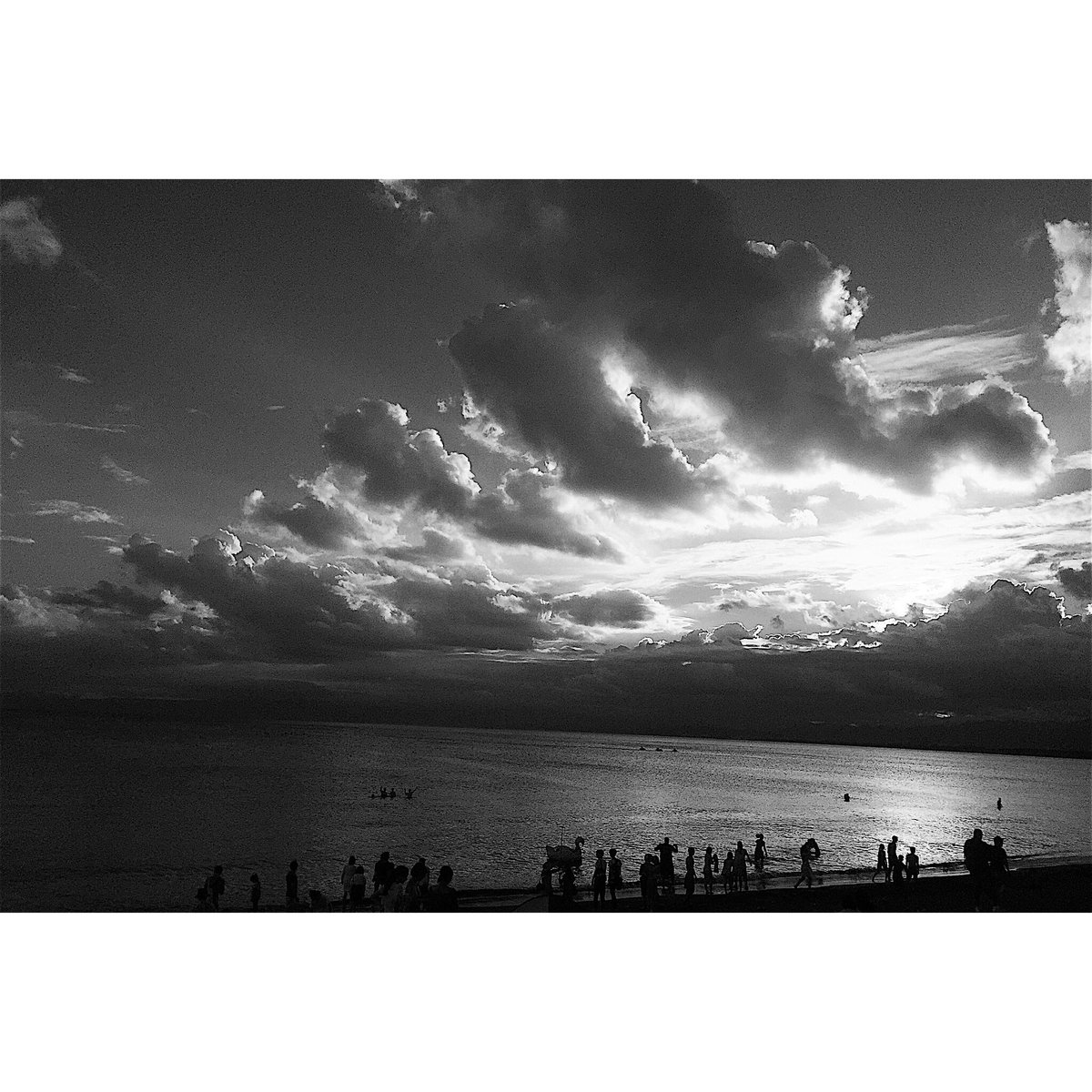 #海 #ビーチ #江ノ島 #砂浜 #雲 #空 #白黒 #モノクローム #太陽 #夏 #海岸