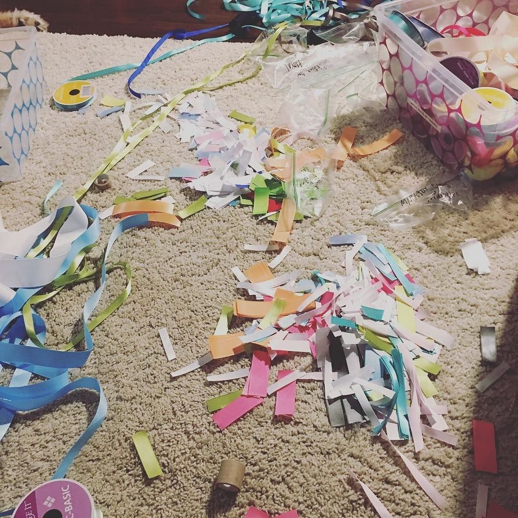 babylovepdx's tweet photo. When your 2.5 yo "helps" you with your ribbons 😬 #lotsofworktodo #theywereallsorted #andpr… https://t.co/R3zSOh3qSQ https://t.co/lBQelccEP0