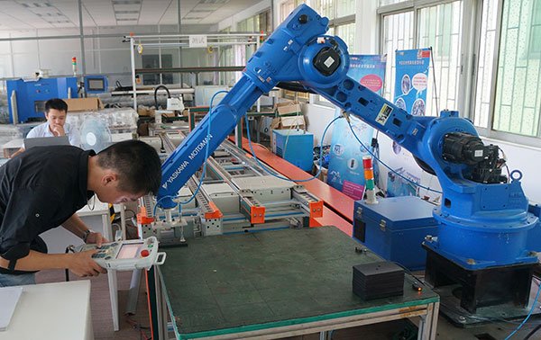 C2WGROUP's tweet photo. Robotics experts needed in shifting economy https://t.co/BMZXjoabY0 https://t.co/JzZ67VZqjJ