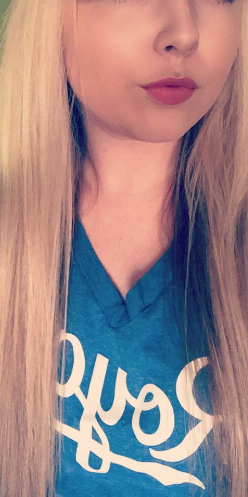 QueenKandice96's tweet photo. You know you can't resist. #findom #paypig @RT_Loser @RT_pig @RTpigg https://t.co/OstRcyh5f2