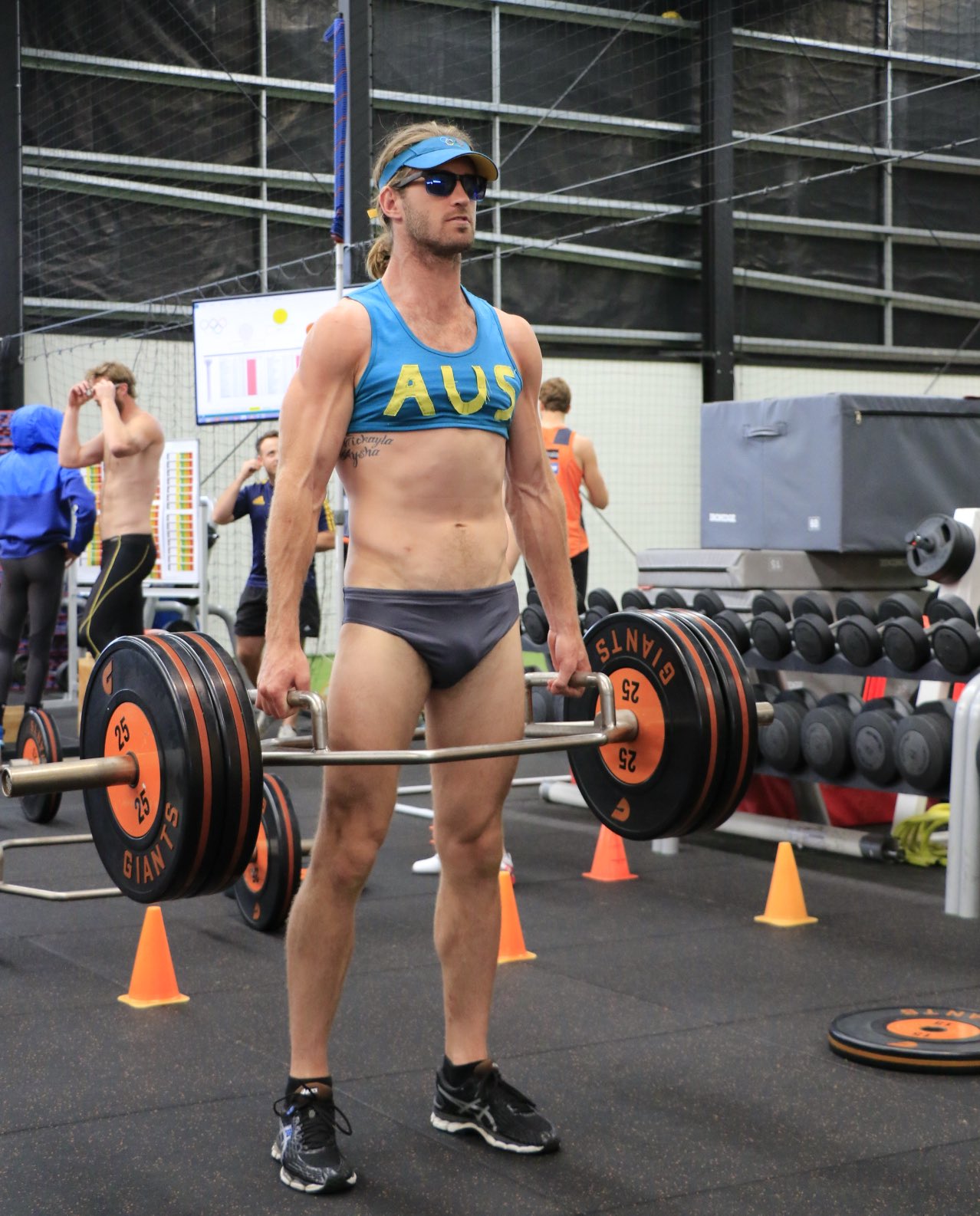 CpeNEU2UAAEFXiD.jpg:large