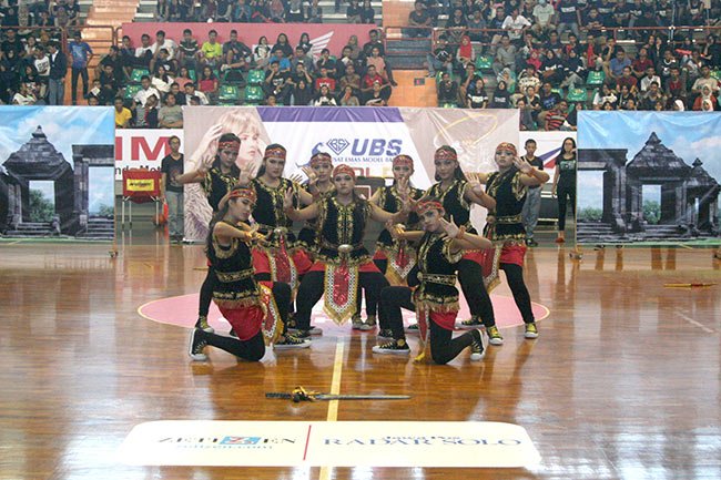 dblindonesia's tweet photo. Sembilan Srikandi Pencuri Hati. Baca di: https://t.co/6pSJrLs0V1 #UBSDanceCompetition #CentralJavaSeries https://t.co/joP2gTTv5E